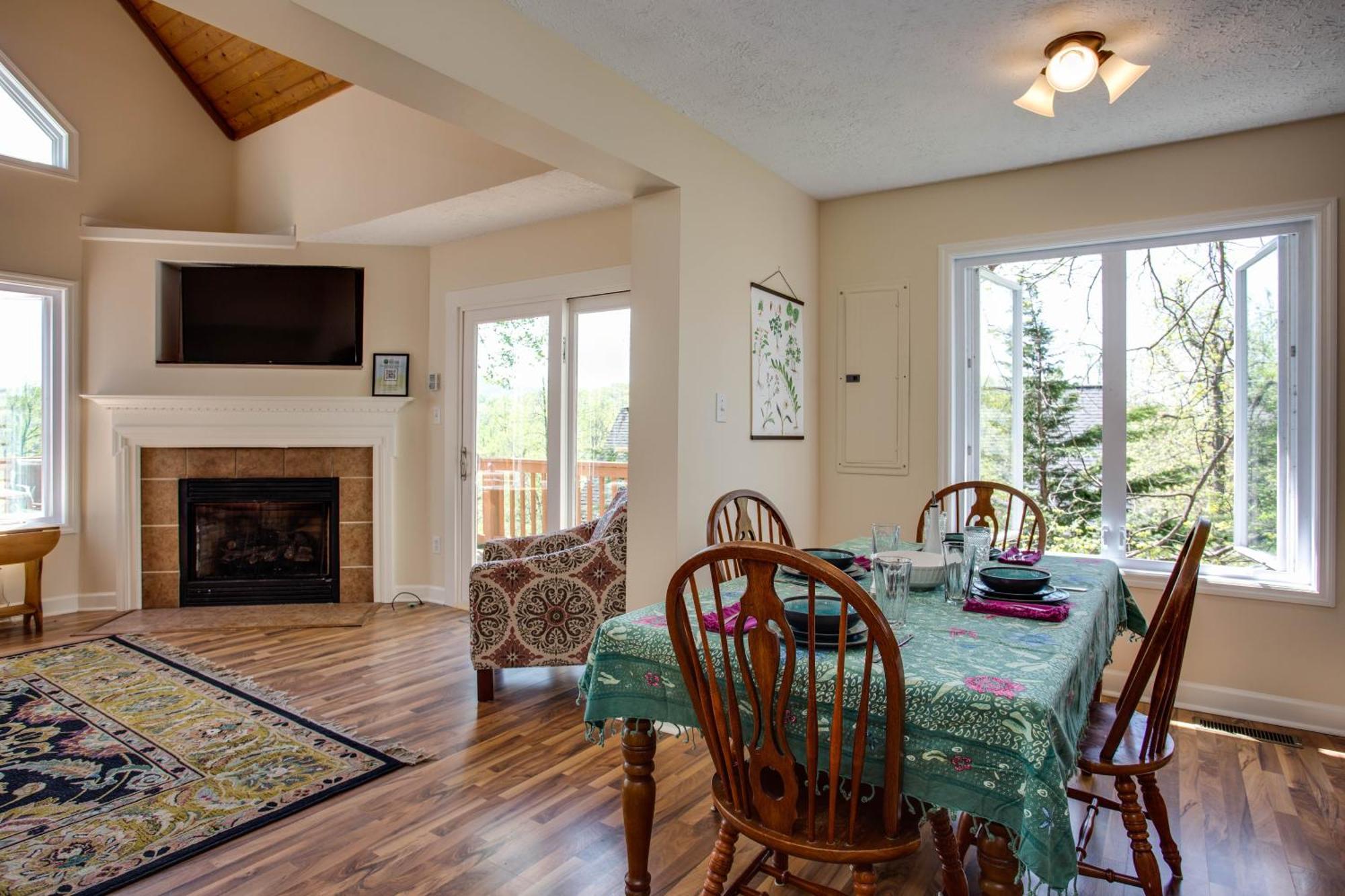 Love Ridge Mountain Lodging Lyndhurst 외부 사진