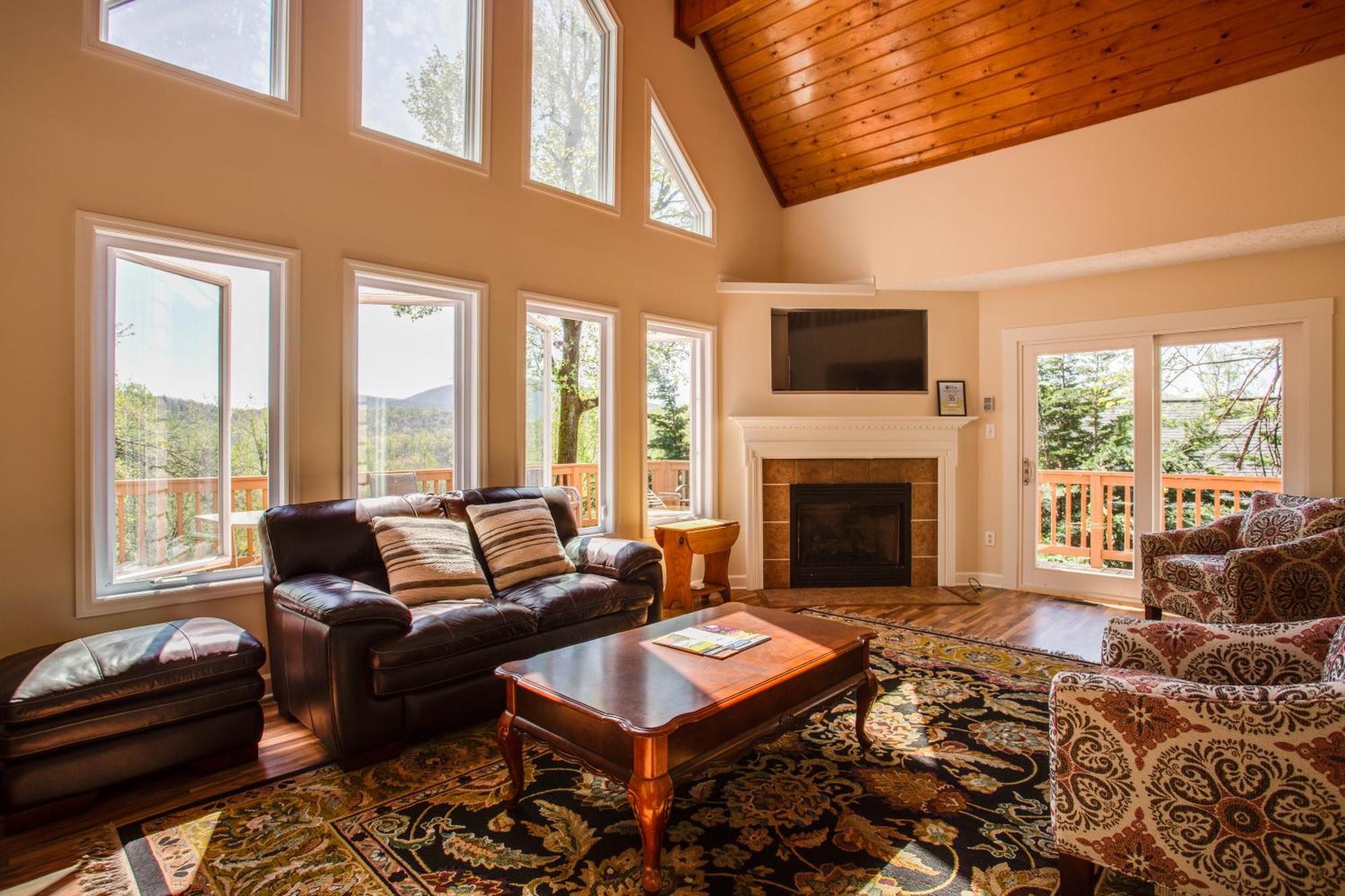 Love Ridge Mountain Lodging Lyndhurst 외부 사진