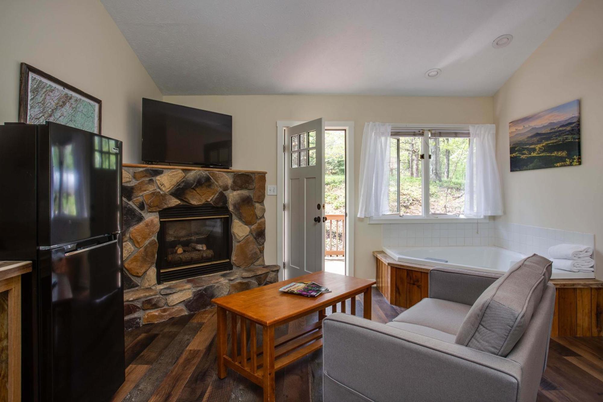 Love Ridge Mountain Lodging Lyndhurst 외부 사진